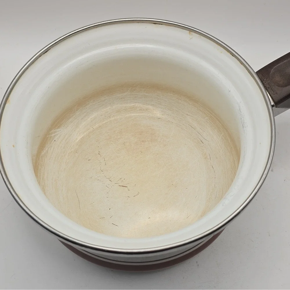 Yanko Contemporary Porcelain-on-Steel 1 qt Saucepan Long Handle White/Brown